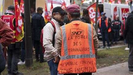 SNCF : pourquoi les syndicats de cheminots appellent à cesser le travail jeudi et à une grève illimitée à partir du 11 décembre