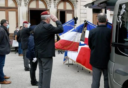 Trois ans après le suicide d'un caporal-chef, des perquisitions menées dans les locaux des pompiers en Isère