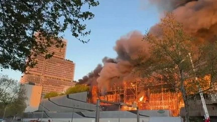 Paris : un incendie spectaculaire dans un centre de tri de déchets