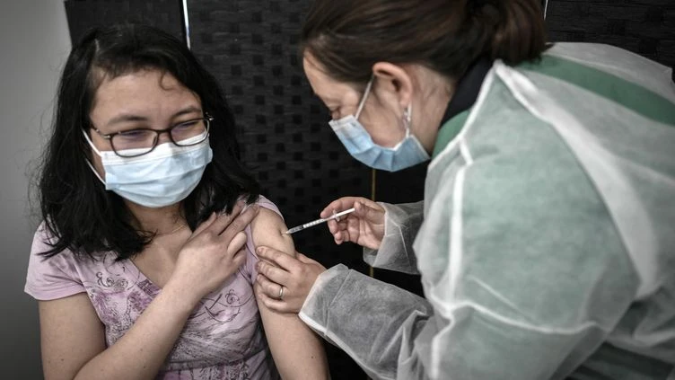 Covid-19 : lancement d'un essai en France sur l'interchangeabilité des vaccins à ARN messager