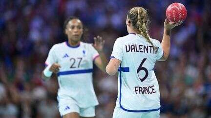 Finale du hand : les Bleues vont-elles conserver leur couronne olympique face à la Norvège ? Suivez et commentez le match avec nous dès 15 heures