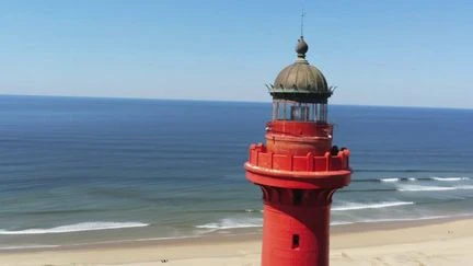Charente-Maritime : une affluence record au phare de la Coubre, menacé par l'érosion