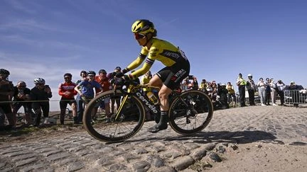 Paris-Roubaix 2025 : victoire historique de la Française Pauline Ferrand-Prévôt, qui s'impose en solitaire sur l'Enfer du Nord