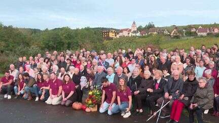 Alsace : un village prend une photo de famille 21 ans plus tard