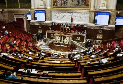 Fin de vie : l'Assemblée nationale supprime la possibilité d'inscrire l'aide à mourir dans les directives anticipées