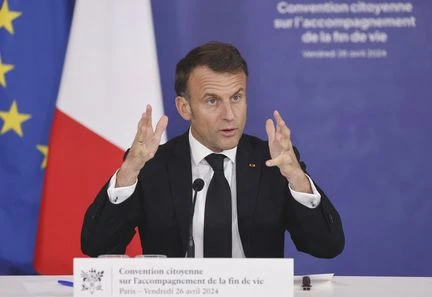 Emmanuel Macron veut lancer une troisième convention citoyenne en 2024 et dit réfléchir à 