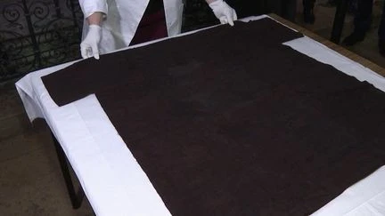 Argenteuil : la Sainte Tunique exposée dans la basilique