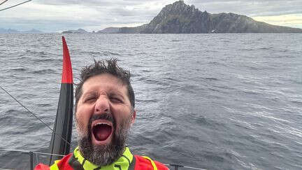 Vendée Globe : les images du mythique cap Horn franchi par Yoann Richomme en leader