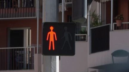 Sécurité routière : les feux orange pour les piétons font leurs preuves