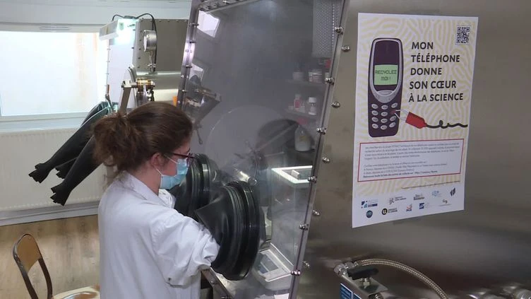 En Lorraine, des chercheurs proposent de léguer votre téléphone à la science pour mieux le recycler
