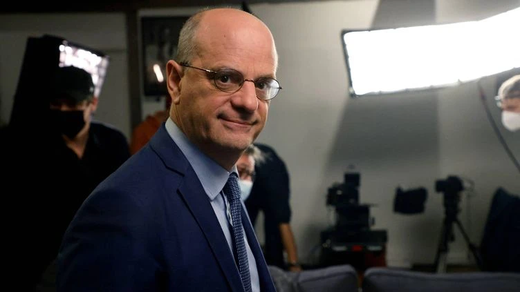 DIRECT. A une semaine du bac nouvelle formule, Jean-Michel Blanquer répond sur franceinfo aux interrogations de 10 lycéens