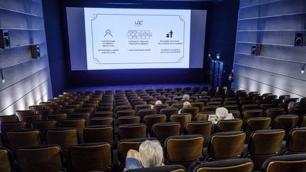 Cinéma : des écrans de télévision vont bientôt remplacer les toiles de vidéoprojection