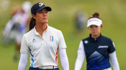 Entre eau et bas, Céline Boutier reste en course pour une médaille olympique au golf après une journée à rebondissements