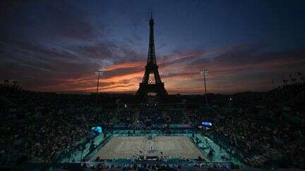 JO de Paris 2024 : surf à Tahiti, beach volley à la tour Eiffel, escrime au Grand Palais... Les plus belles images des Jeux olympiques