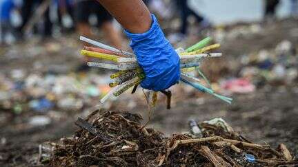 Traité mondial contre la pollution plastique : on vous explique les enjeux autour des négociations