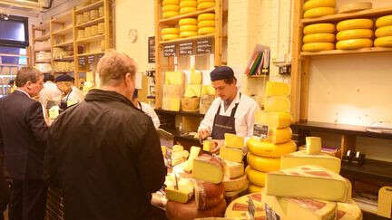 Royaume-Uni : le star des fourneaux Jamie Oliver alerte d'éventuels acheteurs après le vol de 22 tonnes de cheddars de luxe