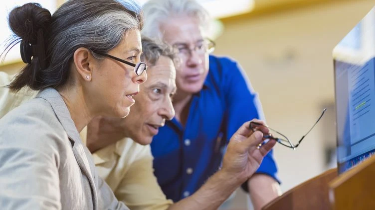 franceinfo seniors. Reconversion professionnelle et retraite : une équation sensible