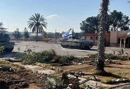 Guerre entre Israël et le Hamas : des chars israéliens déployés à Rafah où l'armée a pris le contrôle de la partie palestinienne du point de passage avec l'Egypte