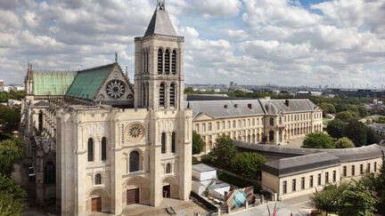 Action de militants d'extrême droite contre une exposition de l'artiste Sandra Reinflet dans la basilique Saint-Denis