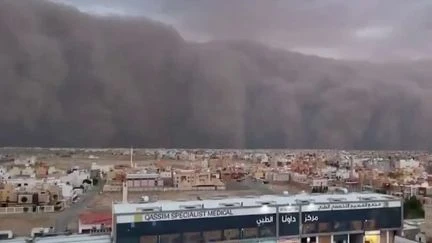 Arabie saoudite : Al Ras engloutie par un nuage de sable de centaines de mètres de haut