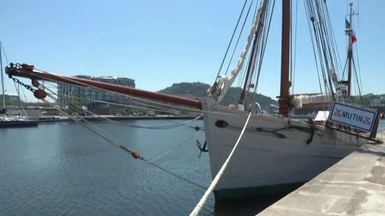 Cherbourg : le Mutin, plus vieux navire de la Marine, en escale