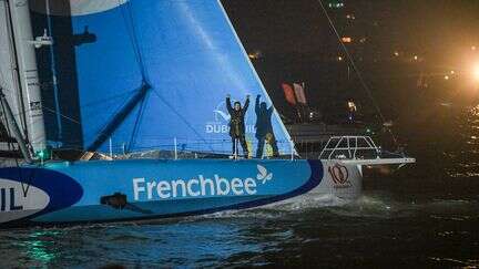 Vendée Globe : arrivé troisième, le skippeur sablais Sébastien Simon offre un podium historique à sa ville