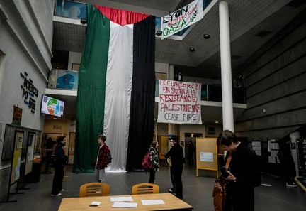 Mobilisations propalestiniennes : la direction de Sciences Po Lyon demande à la centaine d'étudiants de quitter les lieux sous peine de faire appel aux forces de l'ordre