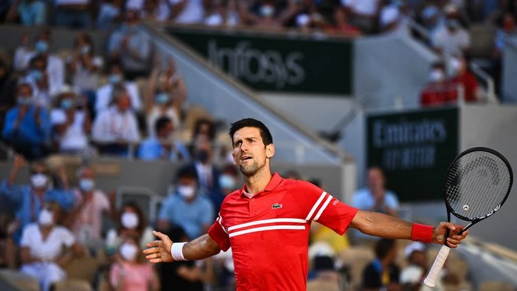 Roland-Garros : mené deux manches à rien, Novak Djokovic renverse Stefanos Tsitsipas en cinq sets et s'offre un second titre porte d'Auteuil