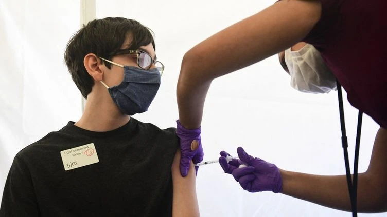 Covid-19 : la décision de vacciner les 12-17 ans jugée trop rapide par le Comité d'éthique