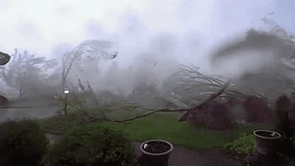 États-Unis : la saison des tornades a fait au moins cinq morts