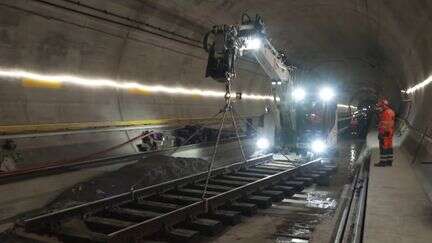 Eurozapping : le tunnel du Saint-Gothard a rouvert en Suisse