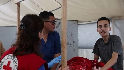 Guerre au Proche-Orient : le quotidien des secouristes de Gaza sous les bombes