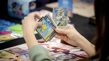 franceinfo junior. Le phénomène des collections de cartes Pokémon décrypté pour les enfants