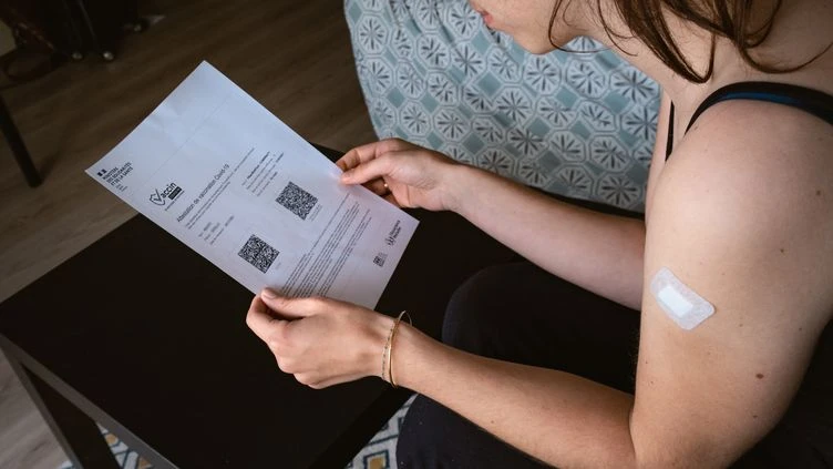 Vaccination contre le Covid-19 : des soupçons de faux certificats