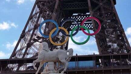 Anneaux olympiques : ils devraient rester sur la Tour Eiffel