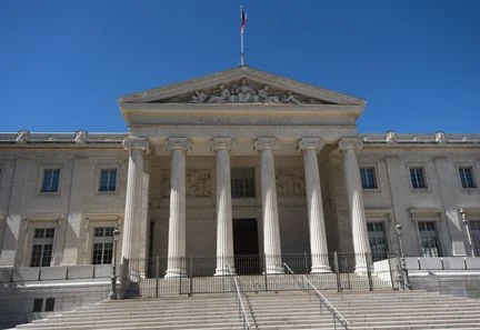 Corse : 4 personnes mises en examen dans une enquête pour extorsion et blanchiment autour d'installations touristiques