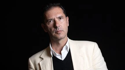 Melvil Poupaud joue les escrocs dans 