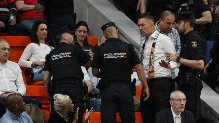 Basket : le président du club turc de Mersin évacué par la police lors du quart de finale d'Euroligue contre Bourges