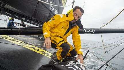 Vendée Globe : Louis Burton deuxième skippeur à abandonner, Charlie Dalin creuse l'écart en tête... Suivez la position des skippeurs en direct