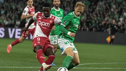 Ligue 1 : Monaco dauphin provisoire après sa victoire à Saint-Etienne, dont l'avenir s'assombrit