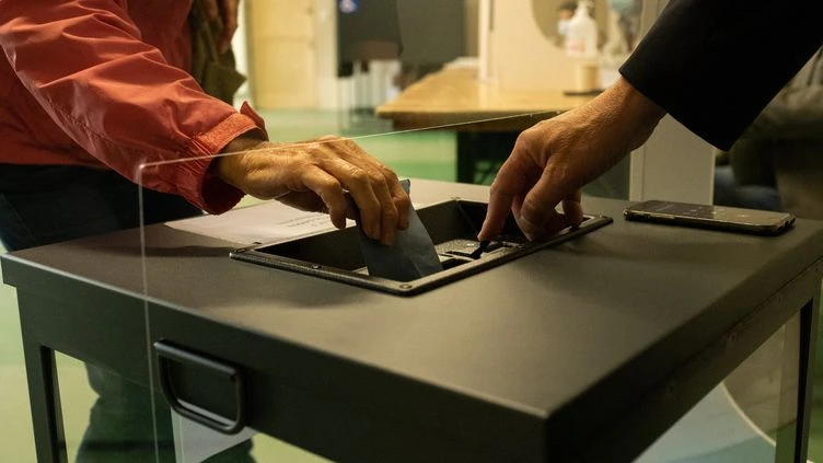Les Français plébiscitent le vote par Internet mais sont opposés au vote obligatoire, selon notre sondage