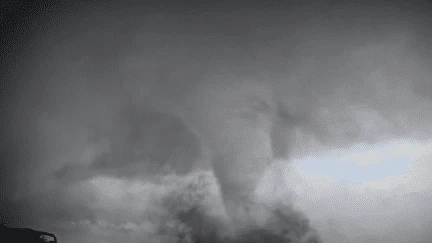 États-Unis : le pays balayé par des dizaines de tornades