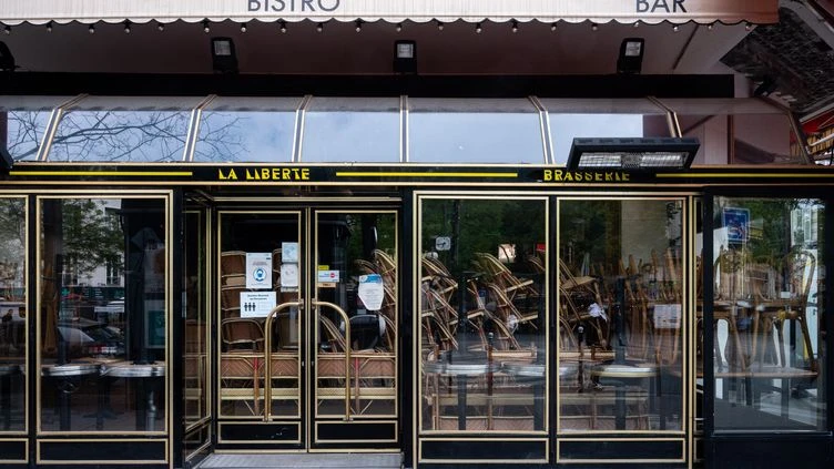 Pertes liées au Covid-19 : l'assureur Axa France va verser 300 millions d'euros à 15 000 restaurateurs pour mettre fin aux litiges juridiques