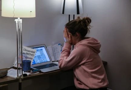Les jeunes de 15 à 24 ans sont de moins en moins heureux en Europe et aux Etats-Unis
