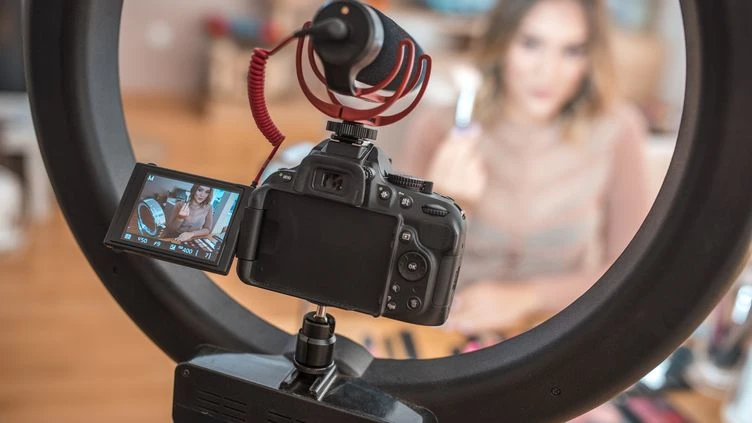 Influenceurs professionnels : le grand mélange des genres