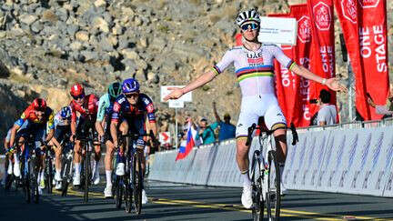 Cyclisme : trois victoires, des échappées insensées... Rentrée remarquée pour Tadej Pogacar