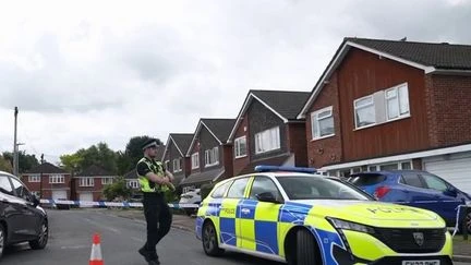 Eurozapping : l'épouse et les deux filles d'un commentateur de la BBC tuées à leur domicile, le suspect aurait tiré à l'arbalète