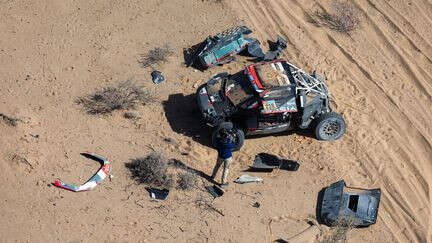 Dakar 2025 : les images impressionnantes des tonneaux de Sébastien Loeb, qui a néanmoins pu reprendre la route lors de la 3e étape