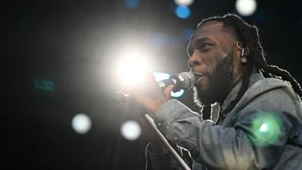La star nigériane Burna Boy au Stade de France, illustration du succès mondial de l'afrobeats