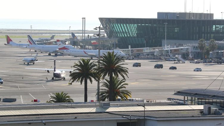 Le brief éco. Covid : la rentabilité des aéroports paralysée pour dix ans